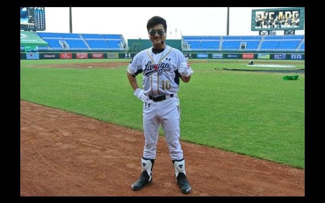 台湾ラミゴの名物応援団長はなぜ「ユニホーム＆サングラス＆ブーツ」なのか…