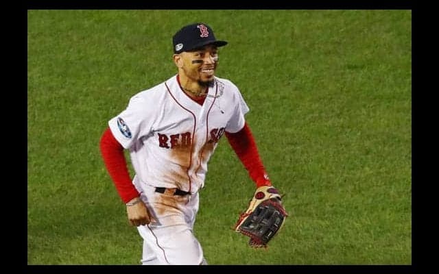 【MLB】再脚光を浴びる本塁打“強奪”動画　今季MVPのベッツが3年前に見せた超美技