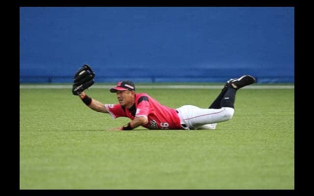 「残念、そこには岡田がいる」　ロッテを現役引退した岡田が伝説になった日