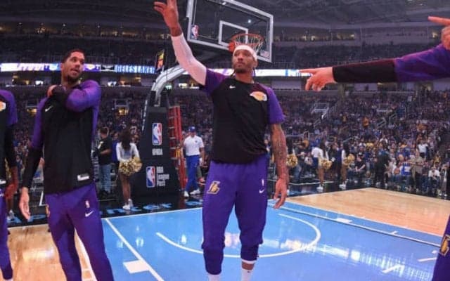 レイカーズが病気の母に付き添うため欠場を続けるビーズリーへのサポートを約束