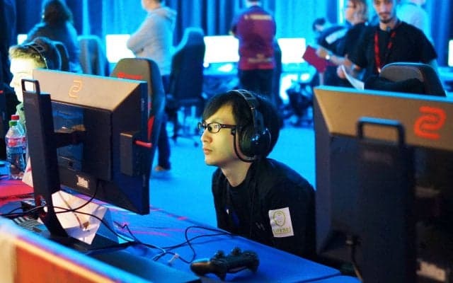 ＜FUT Champions Cup＞ブカレスト大会予選ラウンド、MoAuba選手が全勝で首位通過。つぁくと選手は決勝T進出ならず