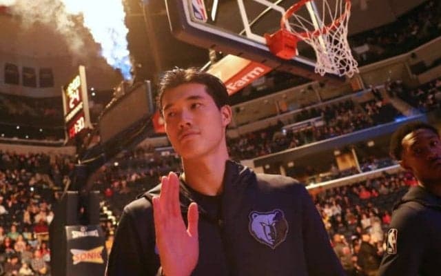 渡邊雄太がウォリアーズ戦に出場、王者相手にNBAで初のフィールドゴールを記録