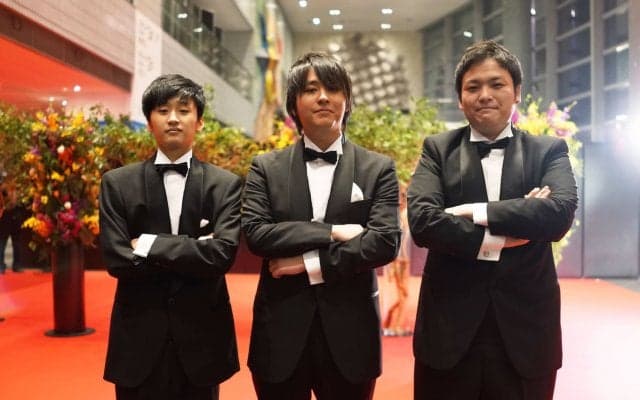 Jリーグアウォーズに「明治安田生命eJ.LEAGUE」初代王者かーる選手らが出席！タキシード姿でレッドカーペット登場