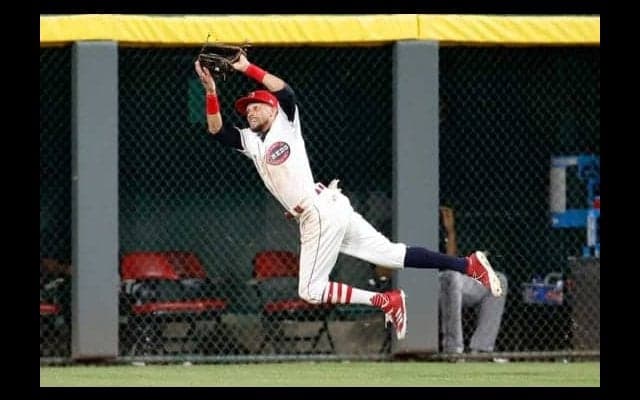驚異的な身体能力を生かした本塁打“強奪”が満載…MLB公式が公開した美技集が凄い