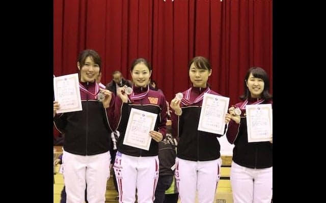 女子エペ団体、連覇逃す