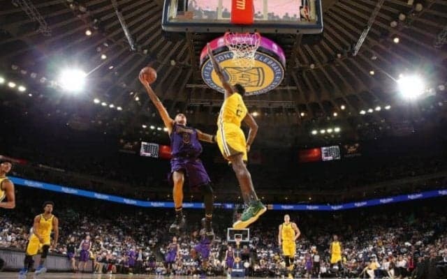 レブロンが負傷交代も、レイカーズがウォリアーズとのクリスマスゲームに勝利