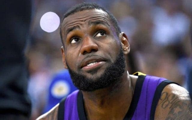 ウォリアーズ戦で負傷交代したレブロン・ジェームズ「そこまで心配していない」