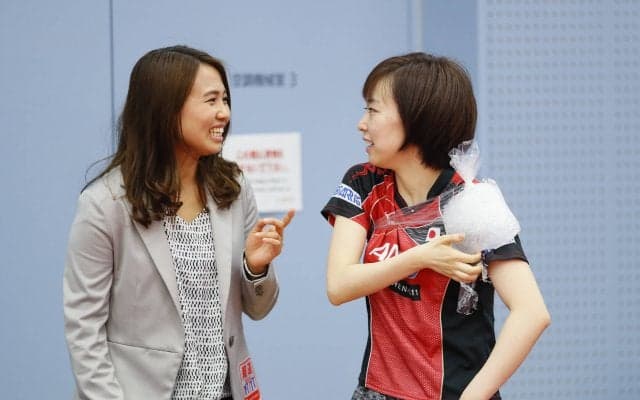 【卓球】平野早矢香、石川佳純との可愛い2ショットと弟・友樹の「ガチサーブ」の2枚の写真を掲載