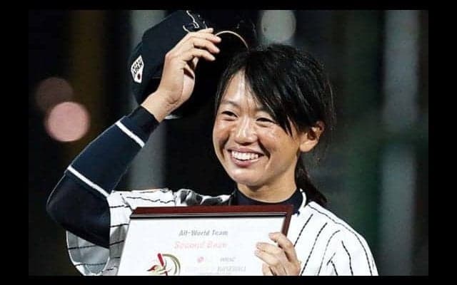 【女子プロ野球】川端友紀、ツイッターでも電撃引退を報告　ヤクルトの兄・慎吾との写真も投稿
