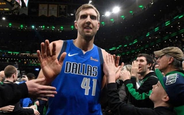 敵にも関わらず、セルティックスファンがノビツキーにスタンディングオベーション