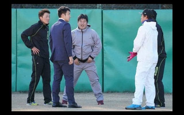 菊池雄星にまさかの“仕打ち”　挨拶で近づいた中村、源田らに逃げられる…