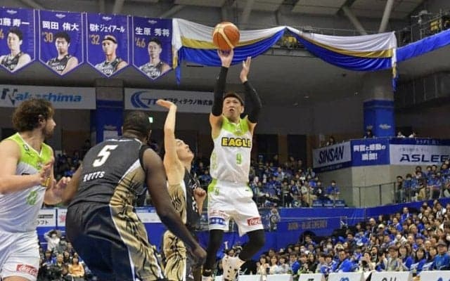 『生ける伝説』折茂武彦、トップリーグ通算1万得点を達成「皆さんのおかげ」