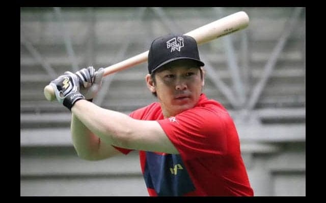 ホークス甲斐、“守備型捕手”脱却へ　「打率2割8分は打ちたい」沖縄自主トレ公開