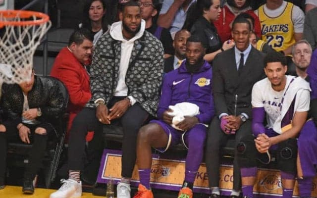 リハビリを続けるレブロン・ジェームズ、古巣キャブズ戦には出場できず