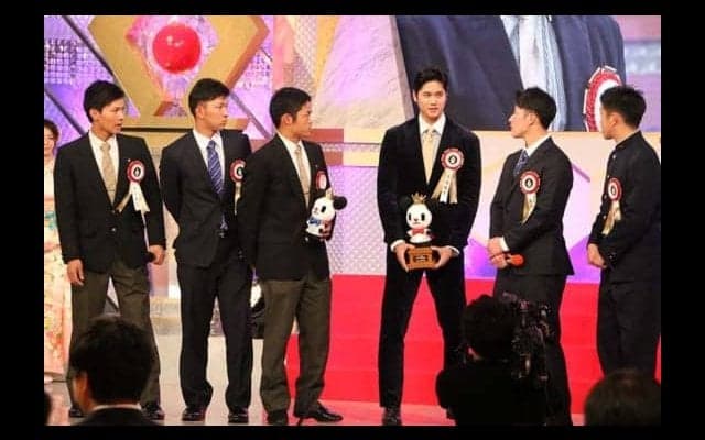 広島ドラ1小園、中日根尾ら“ライバル”たちの前で堂々宣言「新人王獲りたい」