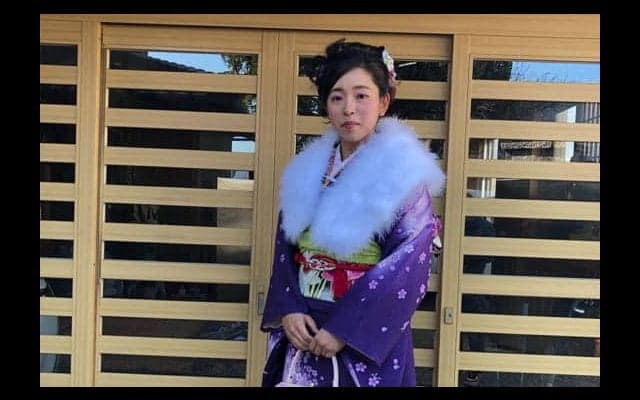 【女子プロ野球】新成人のディオーネ森、紫基調の振袖姿披露　「前人未到」の130キロ到達誓う