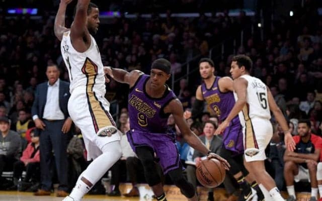 右手の負傷で離脱中のラジョン・ロンド、抑えられない競争心をゲームで解消