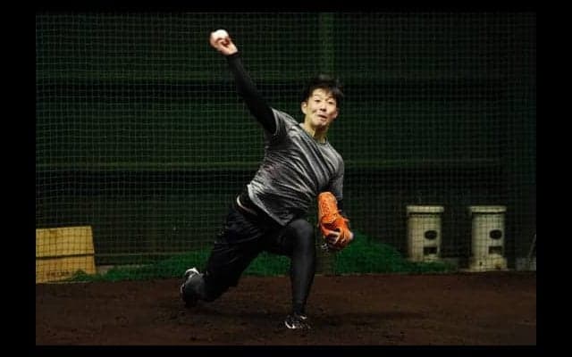 日本ハムのドラ1吉田輝星が初ブルペン　捕手を立たせて直球とカーブを23球