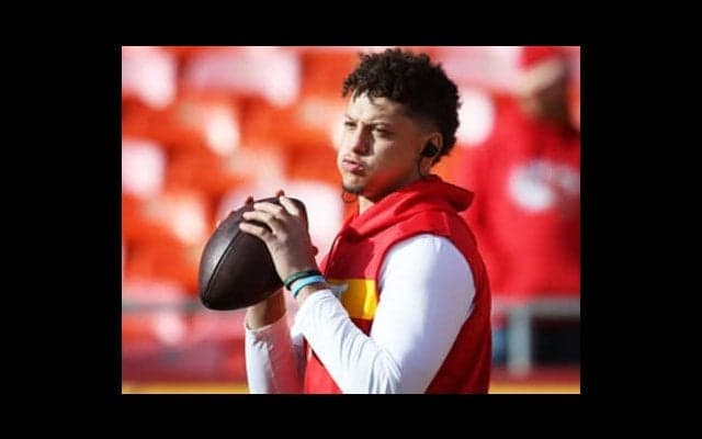 NFL「ファイナル４」は新旧QB対決。スーパーボウルに進むのは？