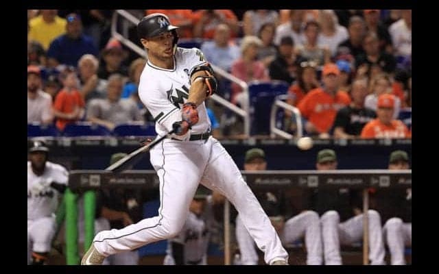 MLB現役が選出「偉大なホームラン」トップ10　左翼手が動けない驚愕の場外弾