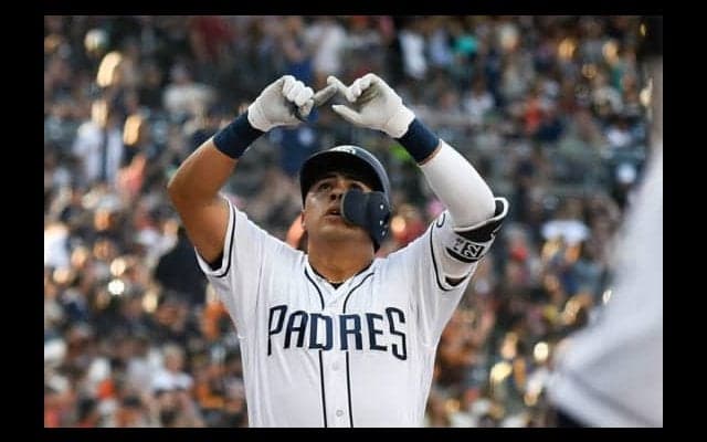 巨人移籍のビヤヌエバを放出したパドレスに疑問の声も　MLB公式「損失は大きい」