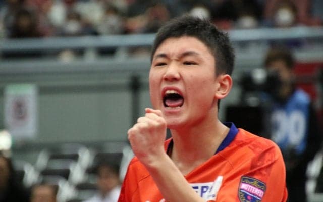 【卓球】張本が“ハリパンチ”で吉村下し4強入り＜全日本卓球2019・男子単＞