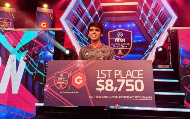 ＜FIFA19ロンドン世界大会＞アルゼンチン代表ニコラス選手が優勝！エジル設立のeスポーツチーム選手を決勝で破る