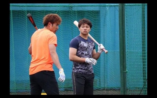 鷹の21歳捕手、柳田から伝授された打撃の“極意”「右投手こそ逆方向に打て」