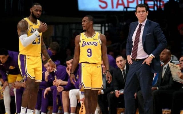 負傷者続出により黄色信号点滅も、レイカーズオーナーは長期的な計画実行を支持