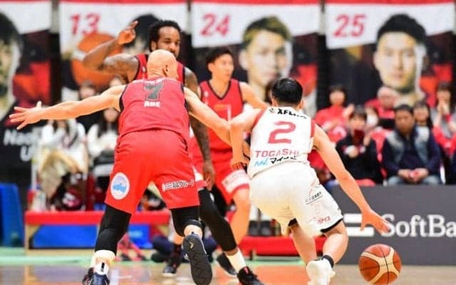 千葉ジェッツが怒涛の12連勝、チームバスケットを徹底して総合力で富山を振り切る