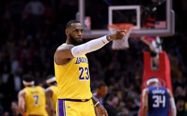 レブロン・ジェームズが復帰、トリプル・ダブル級の大活躍でチームを勝利に導く