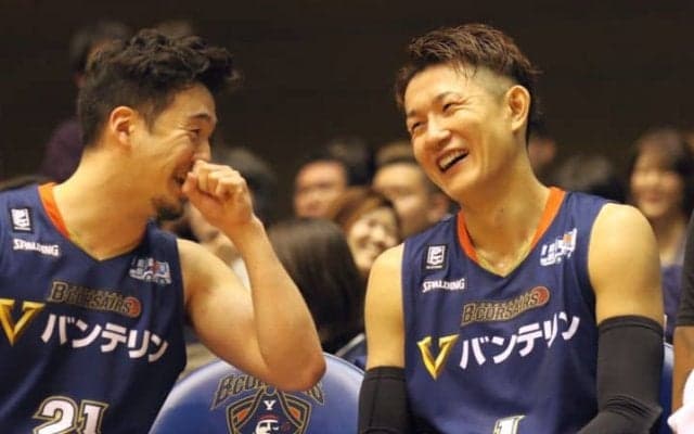 ゴール下への積極アタックが勝因に、三遠との激闘を制した横浜が10勝目をマーク