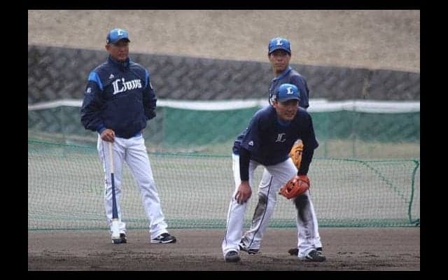 西武ドラ3山野辺が連日特守！　憧れの源田とノック競演「ミニサプライズ」