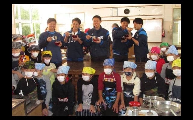 西武新人が日南観光　ドラ3山野辺は児童から人気も…「先生、だめだね」に苦笑