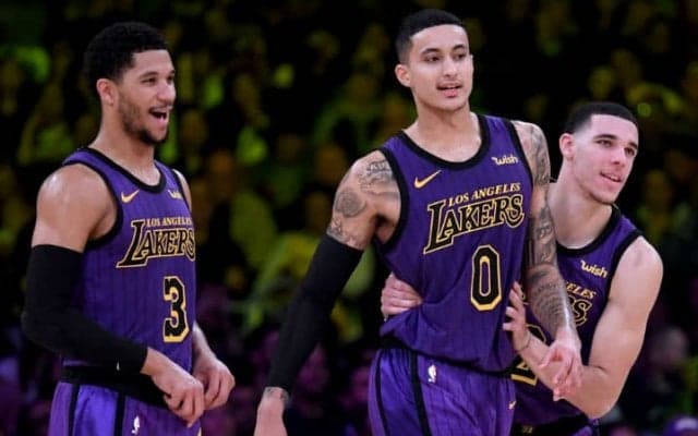 レイカーズ球団社長のマジック・ジョンソンが選手を集めてのミーティングを予定