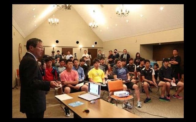 ロッテ、球団初の口腔健康セミナーを実施　安田「ガムをしっかり噛むことで」