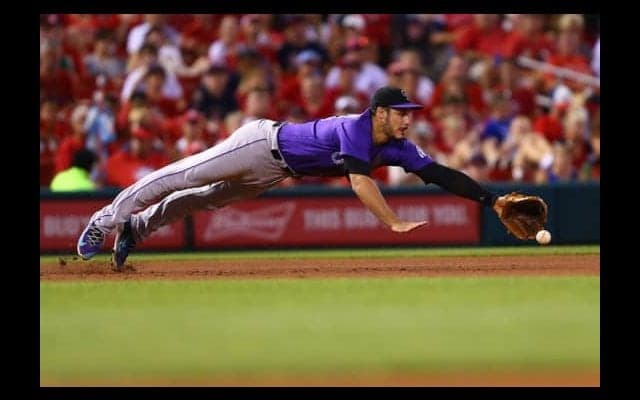 MLB公式が“目を疑うような”スーパーキャッチ集を公開　「全部とんでもない」