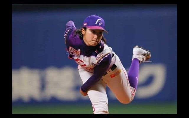 【女子プロ野球】バレンタイン企画が話題　京都・今井の憧れの先輩は…高校時代の2ショットも