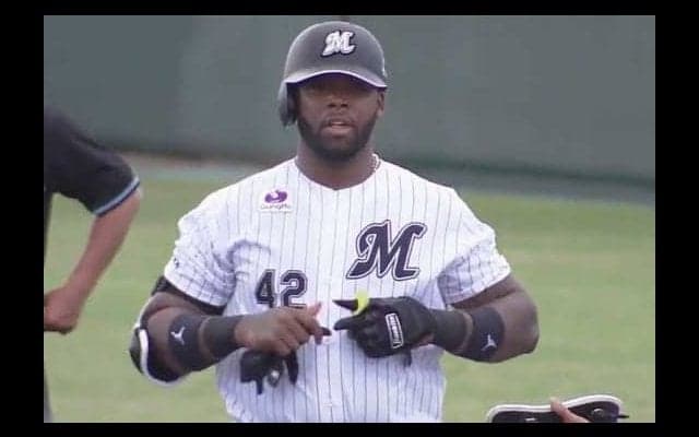 ロッテ新助っ人「愛くるしい」民族衣装動画が話題　「1・2・3、ガンバルガス！」