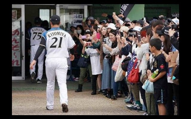 ハム紅白戦にファン殺到　吉田vs柿木ら注目度高くスタンド満員、立ち見客も…