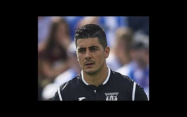 早くも日本語で檄。福岡のスペイン人新GKはリーガの昇格請負人