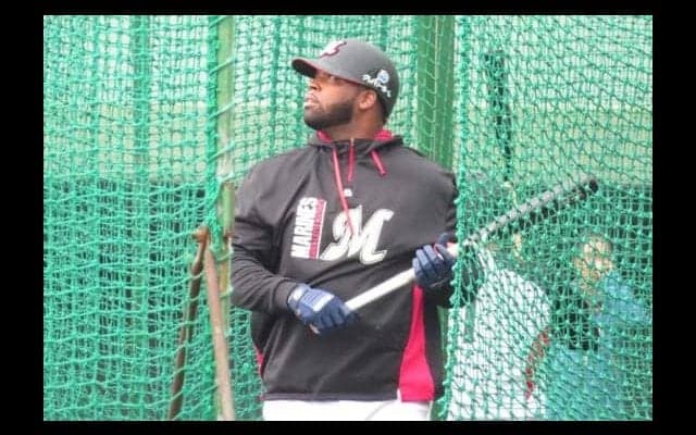 ロッテ新外国人バルガスが怪力披露　60％のスイングで右翼席中段へ特大アーチ