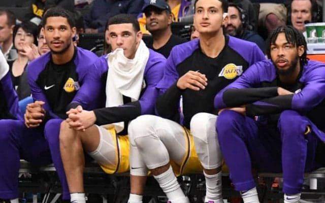 レイカーズオーナーが無責任なトレードの噂を批判「若い選手を傷つけた」