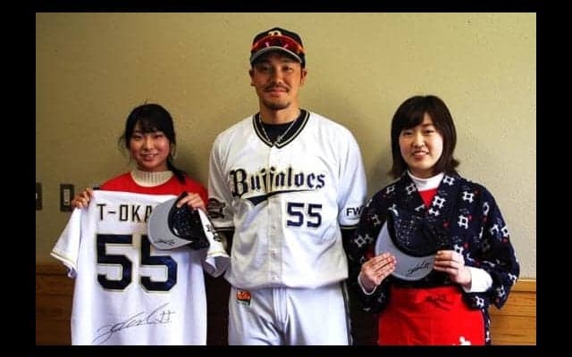 オリT-岡田に「お茶出し」がミッション!?　宮崎で実現した「T-お茶だバイト」