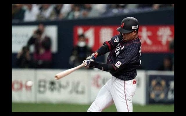 侍最年少19歳・ヤクルト村上が嬉しい初安打マーク！　第3打席で中前打