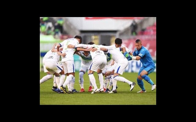 退場で数的不利でもあきらめずに走る。「湘南スタイル」の真髄を見た