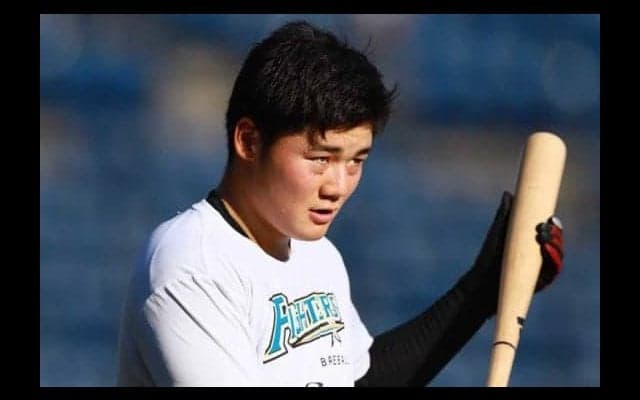 右手有鈎骨手術の日ハム清宮、リハビリ開始　報道陣70人集結