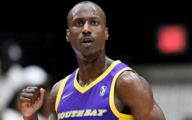 昨年NBAデビューを果たした33歳のアンドレ・イングラムがレイカーズと10日間契約