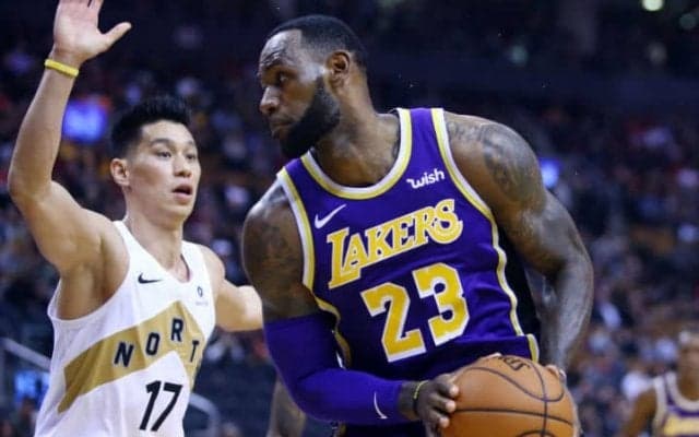 直近7試合で6敗のレイカーズ、出場時間を制限中のレブロンは「精神的な試練」