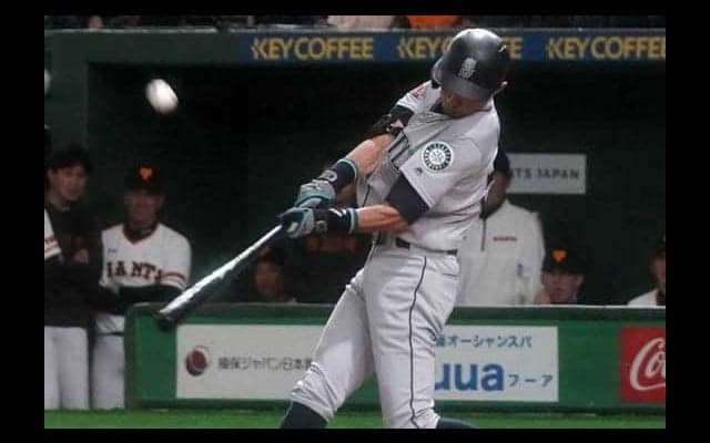 【MLB】イチロー、初回に守備で見せ場！　坂本飛球をキャッチ　第1打席は中堅フライ